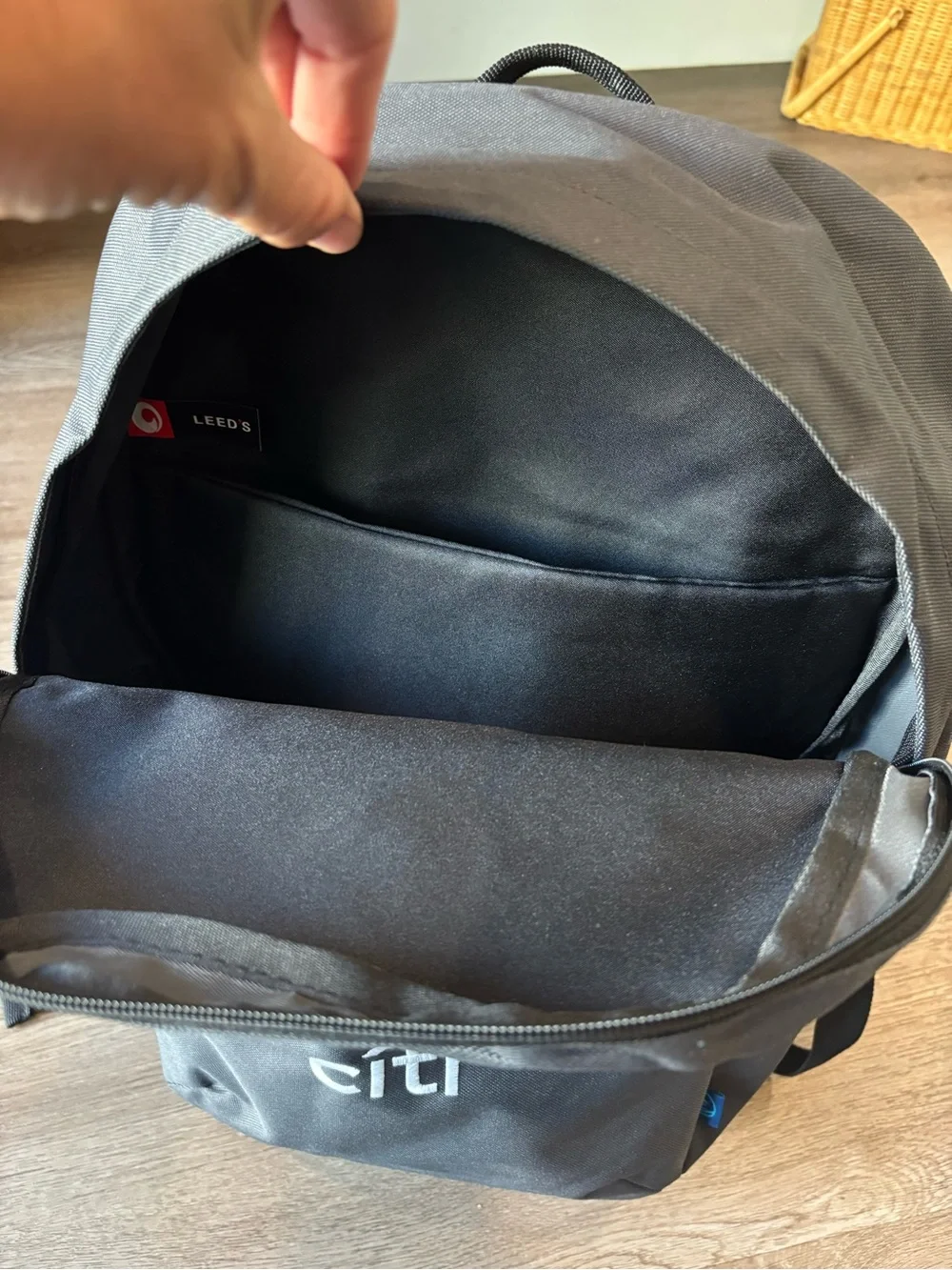 Leeds sleek black